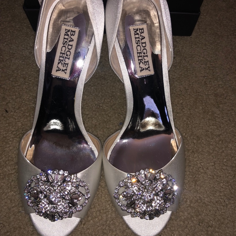 New Badgley Mischka White Heels Size 6